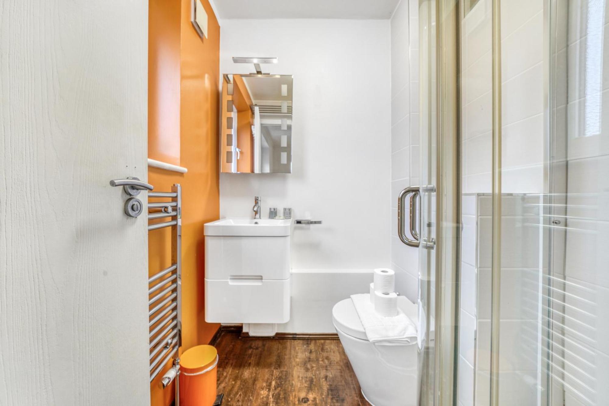 Executive 4 Bedroom Town House In Canada Water Free Wifi & Parking By City Stay Aparts London Exterior photo