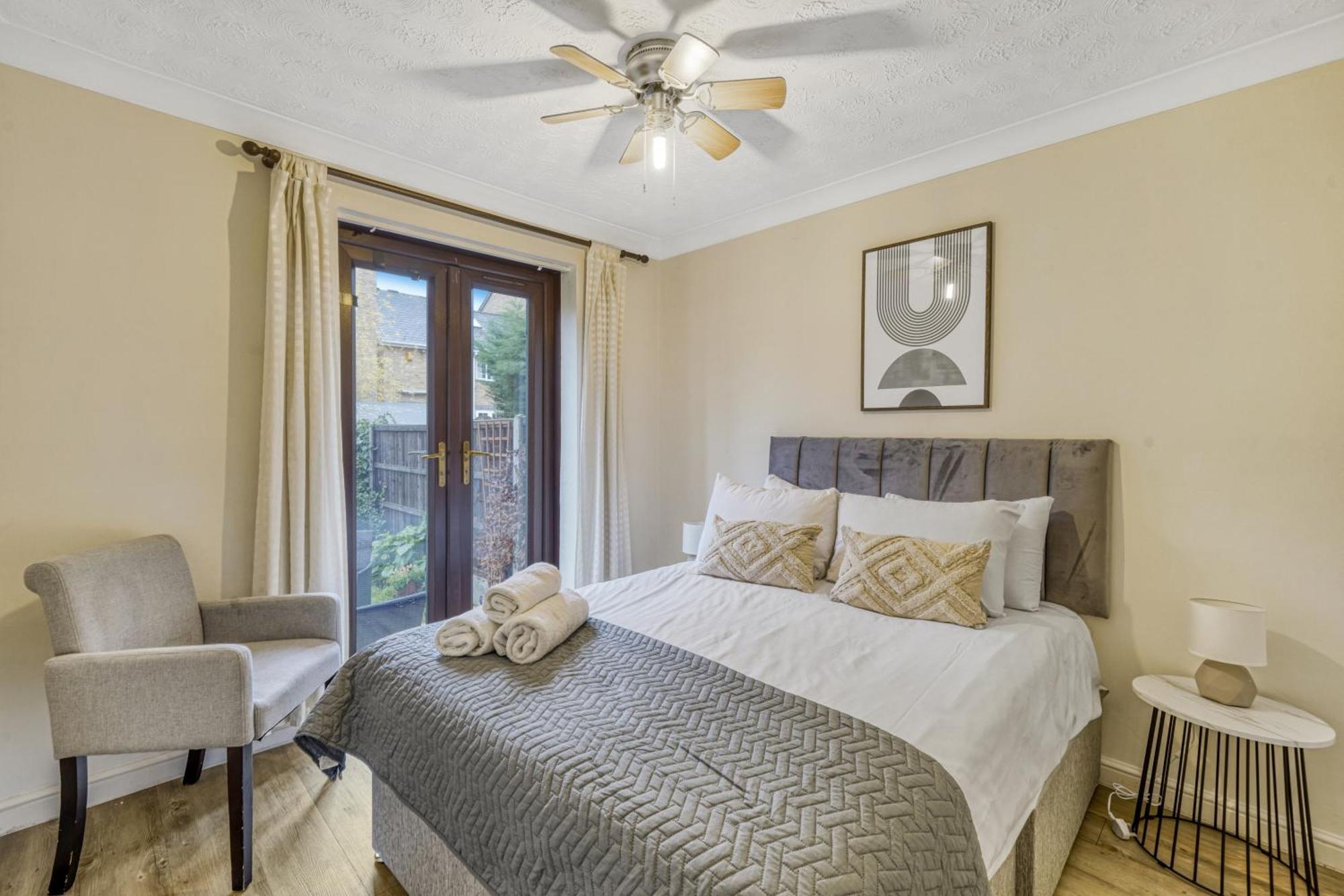 Executive 4 Bedroom Town House In Canada Water Free Wifi & Parking By City Stay Aparts London Exterior photo